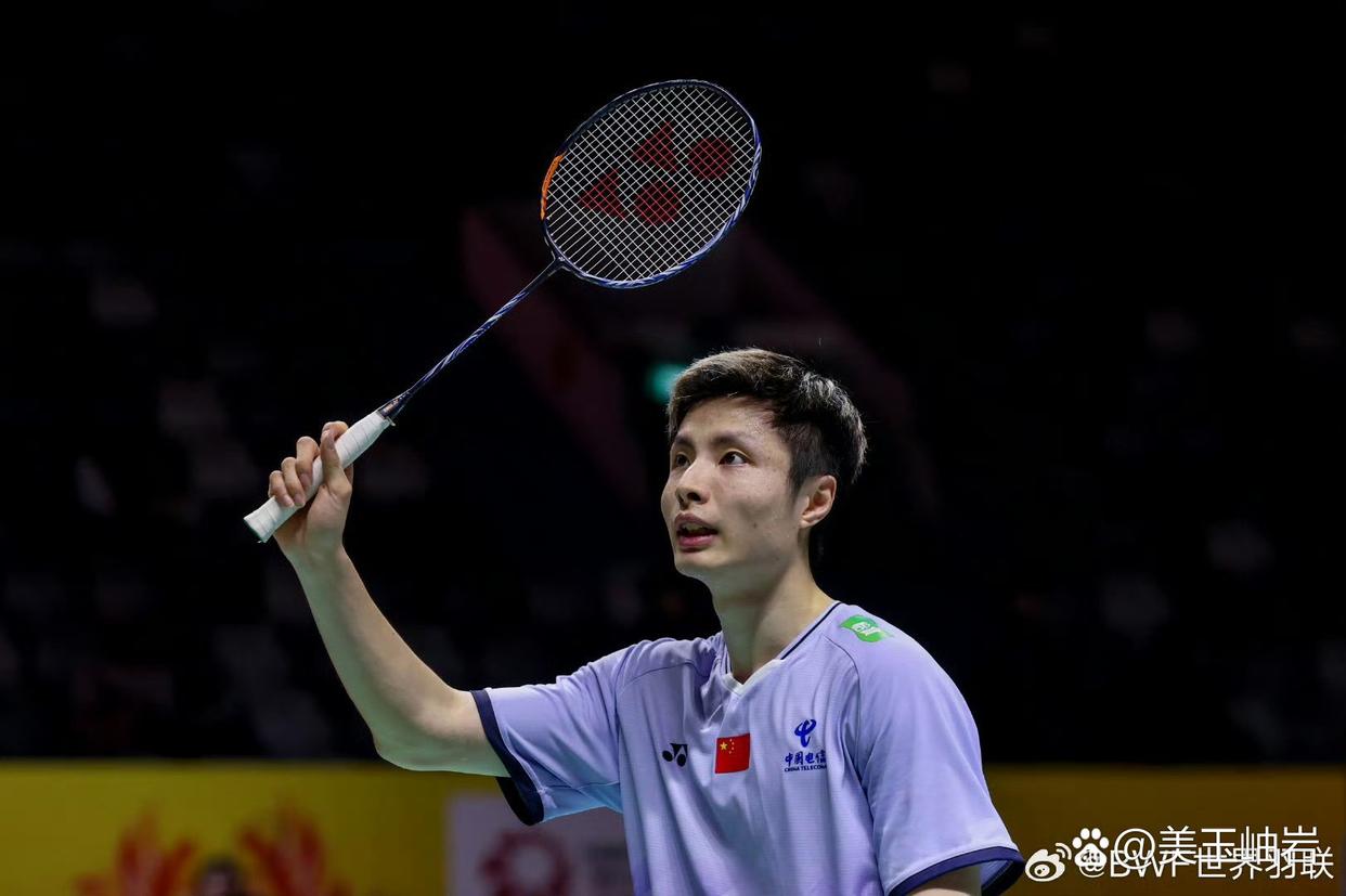 高度透明的 高度透明的