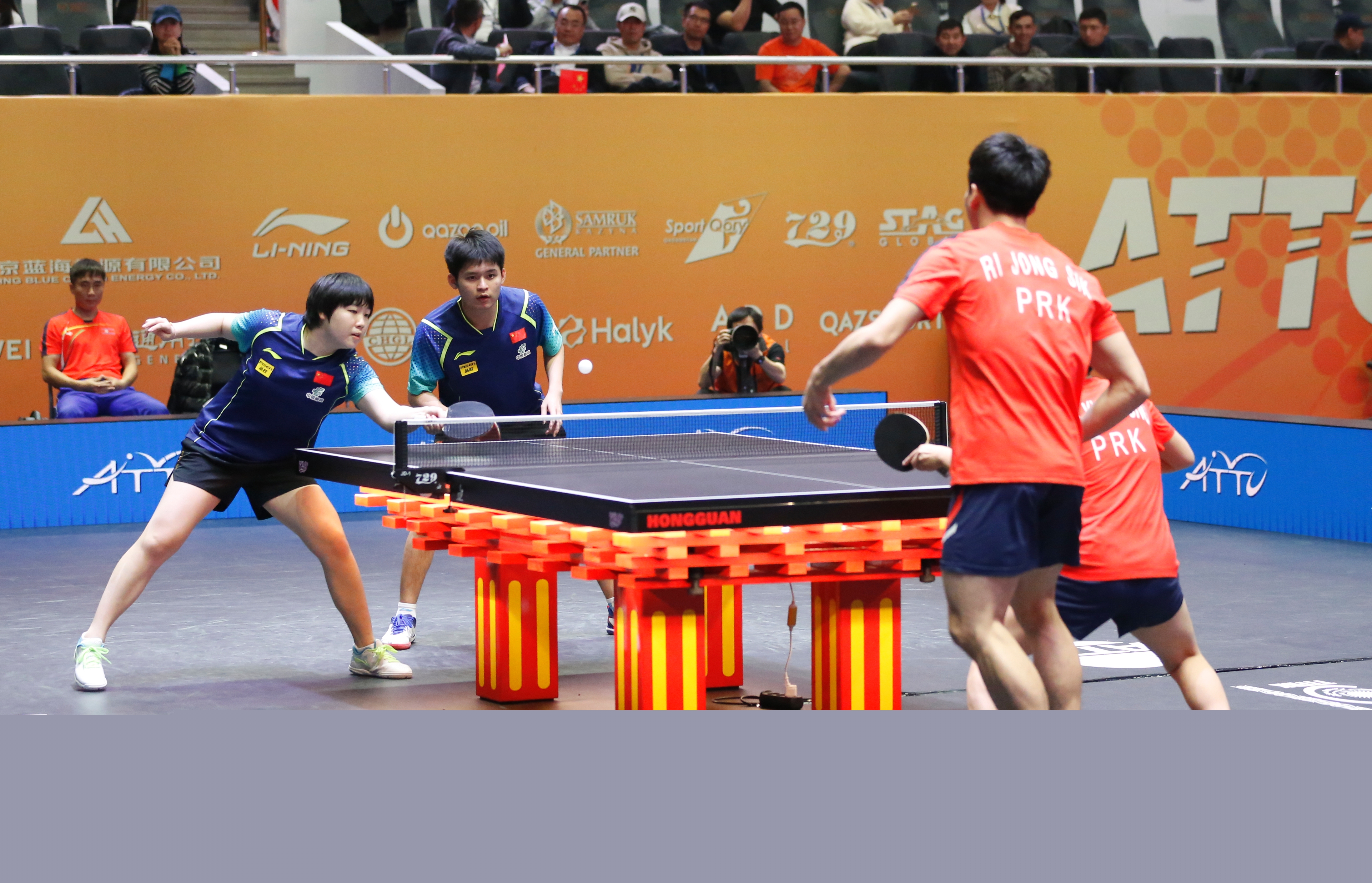 仅展现了两 仅展现了两